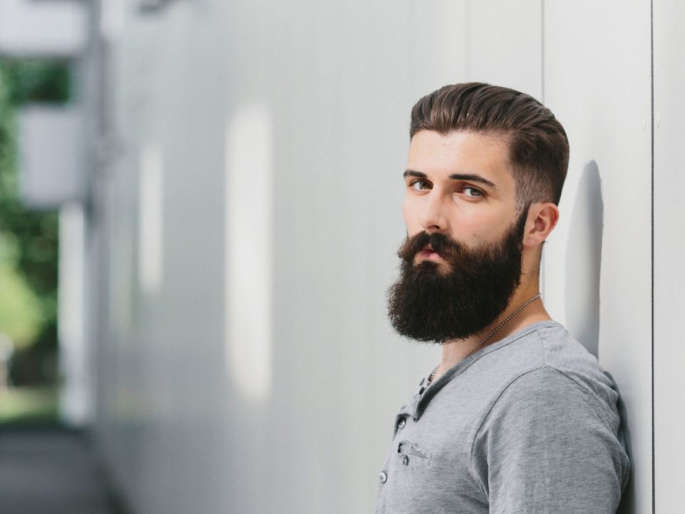 homem com barba lenhador
