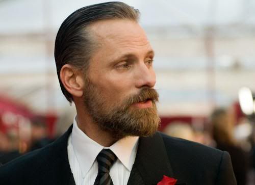 ator viggo mortensen de barba lenhador curta