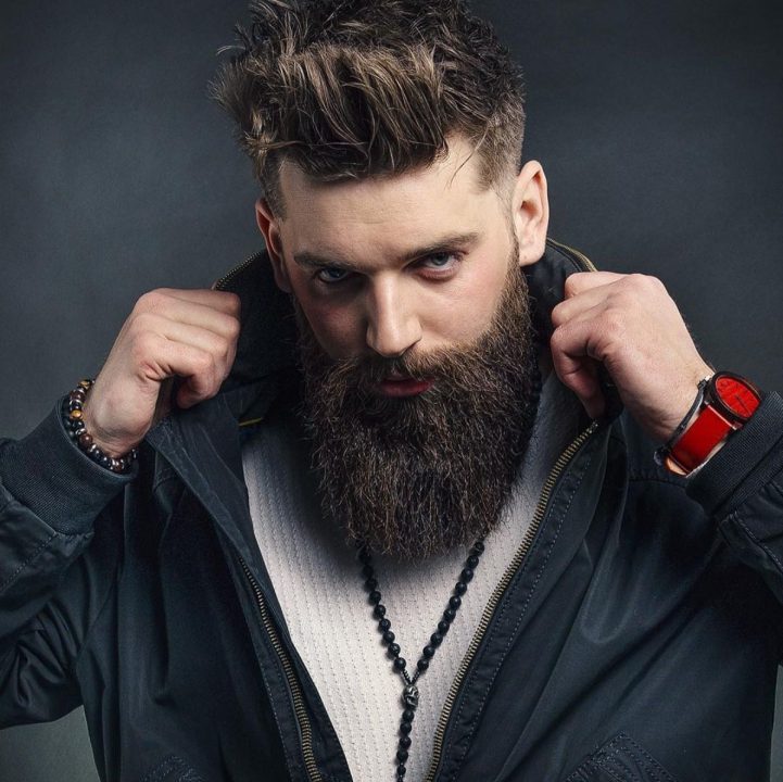 homem com barba lenhador