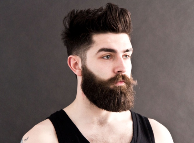 homem com barba lenhador