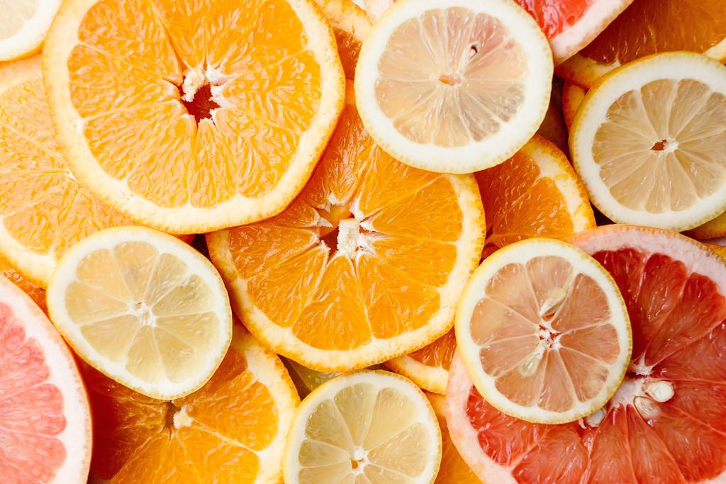Vitamina C encontrada em frutas cítricas como a laranja