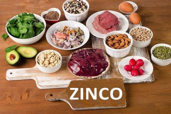 Alimentos ricos em zinco: ostras, carne vermelha, espinafres, gérmen de trigo, sementes de abóbora e lentilhas.