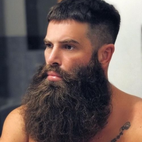 homem com barba yeard