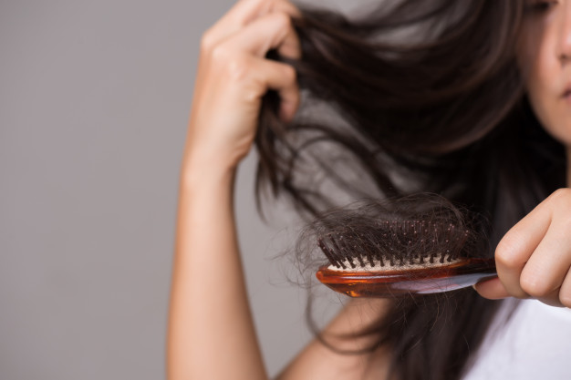 O que é bom para queda de cabelo? 7 DICAS EFICAZES